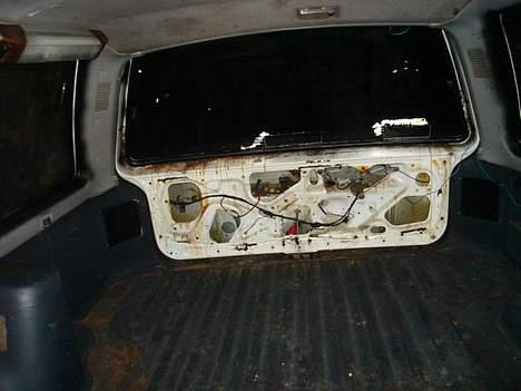 Bilstereo anlæg i mazda 323 billede 9