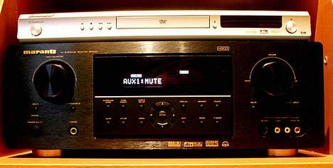 Hjemmebiograf Marantz og Dali Concept! - Skønheden og udyret. Receiveren er pæn og det er DVD-afspilleren ikke. billede 2