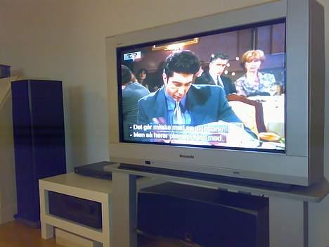 Hjemmebiograf Lejlighed i kolding - Min brors tv, men den er nu bedere end ingenting. billede 6