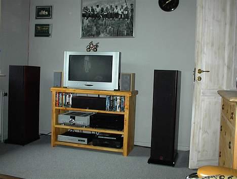 Hjemmebiograf Lidt musik og film hygge. - Overall view af rack samt center og fronterne. billede 2