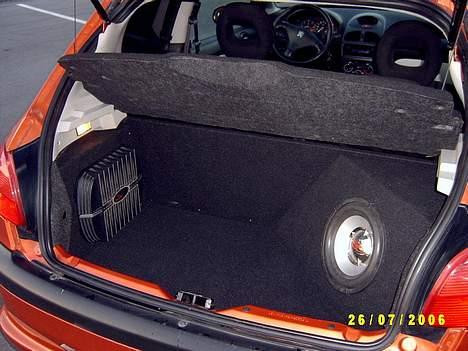 Bilstereo Peugeot 206. Rockford billede 1