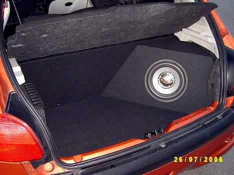 Bilstereo Peugeot 206. Rockford billede 2