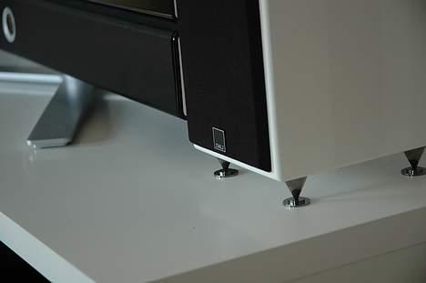 Hjemmebiograf Loewe mediacenter - spikes og tv fod billede 5