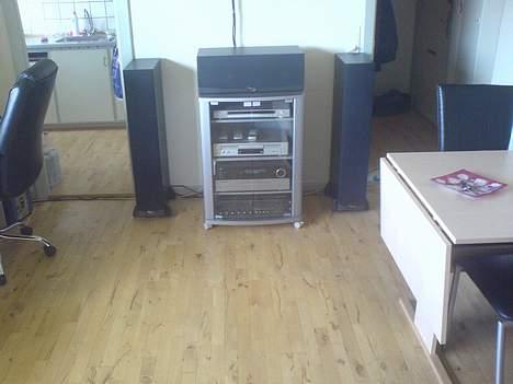 Hjemmebiograf surround   Klipsch - nyt anlæg klipsch ..nyt opsæt.. sorry kaber ved det ved det :-) gammel setup billede 2