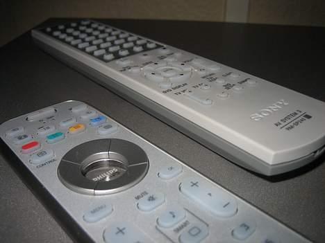 Hjemmebiograf Philips vs. Sony - Fjernbetjeninger! billede 11