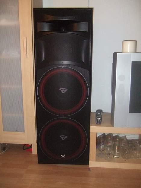 Musikanlæg Cervin vega! STORT - lige et forhold!! hehe.. med en 3310!! de er MEGET store.. stor højtaler stor lyd billede 6