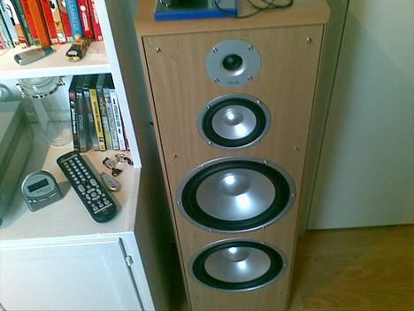 Musikanlæg -------<>eltax+ NAD :D - og et billed af min ene højtaler uden beklædning billede 3