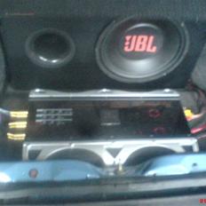 Bilstereo Jbl anlæk i Kadetten :P