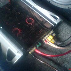 Bilstereo Jbl anlæk i Kadetten :P