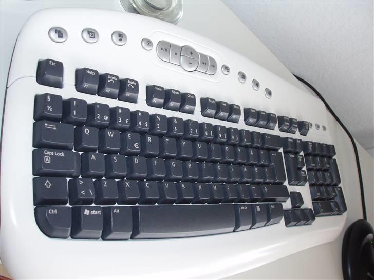 Hjemmebiograf Samsung, Sony og Jamo - Tastatur som jeg har malet hvid  billede 12