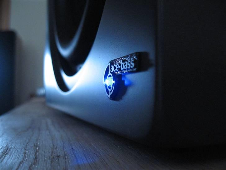 Hjemmebiograf Fra den gamle lejlighed - Og lige et stemningsbillede af den blå diode. Macro effekt er en sej ting! billede 16