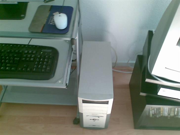 Musikanlæg -------<>eltax+ NAD :D - computeren der styrer musikken :D  billede 6