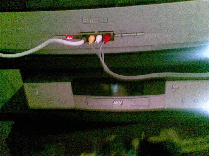 Musikanlæg -------<>eltax+ NAD :D - ledningerne til højtalerne og nintendoen :) billede 12