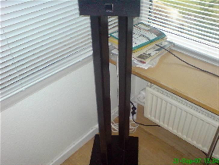 Hjemmebiograf Dali-NAD-Panasonic*solgt* - hjemmelavet stander, ser udemærket ud:) billede 3