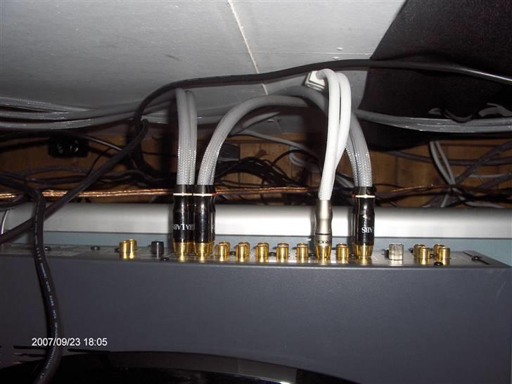 Musikanlæg  DALI SUITE 2.8 anlæg OLD - bag på forforstærkeren.. med mine TARA LABS Spectrum 3A signalkabler. og mit Argon Jack-Phono kabel.. billede 16