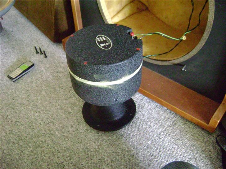Musikanlæg JBL NAD  - jeg har lige pillet mellemtonehornet ud for at tage et nærmere kig på det  billede 9