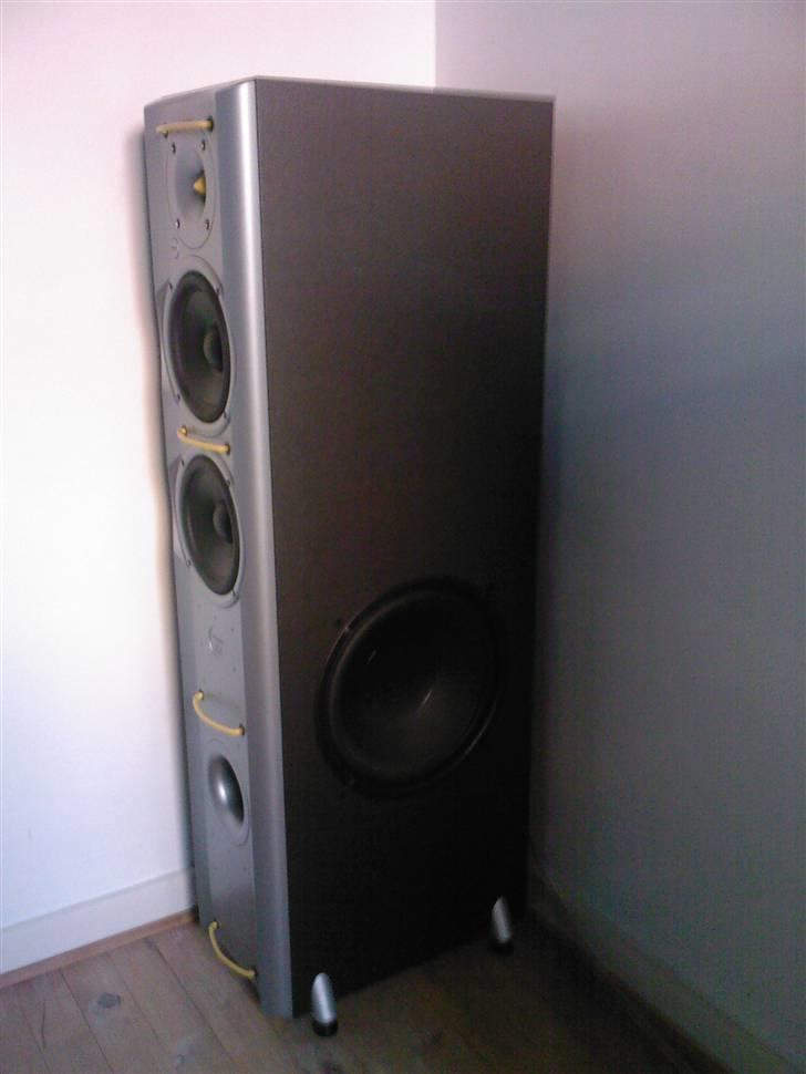 jamo x8 speakers