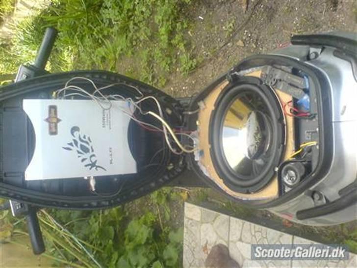 Scooterstereo sym nu med 2 fortærker billede 3