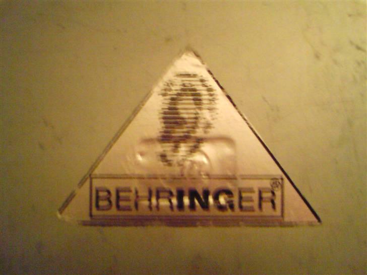 Diskoteksanlæg det var den gang - min bærbar (HP dv 5000 tror jeg) det kan ikke betale sig at vise fronten da den ellers ligner de andre der. billede 9
