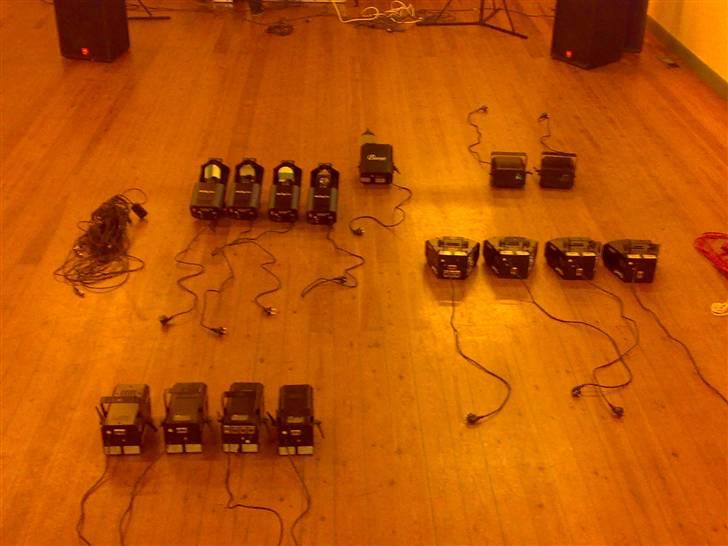 Diskoteksanlæg DeeJay-Brothers TIL SALG - her er lidt af det vi har  billede 3