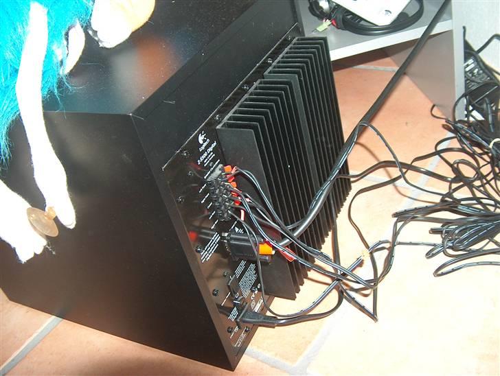 Computeranlæg logitech z 5500 og jvc - Logitech Z-5500 Subwoofer bagfra billede 9