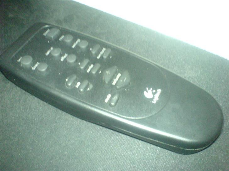 Computeranlæg Logitech Z-5500 Digital - Her er så fjernbetjeningen. billede 5