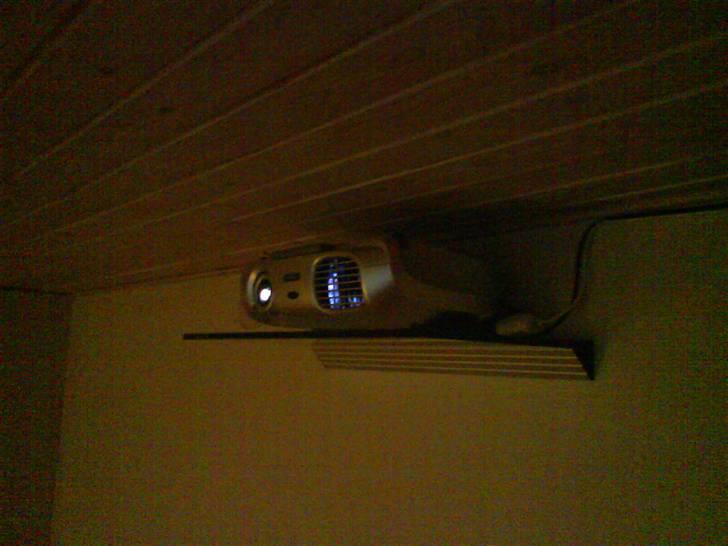 Hjemmebiograf 100"ny version på vej - min lille projektor epson  billede 2