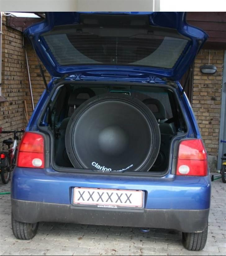 Hjemmebiograf DK's største subwoofer? - Sådan kunne det se ud hvis den blev monteret i en Lupo ;-) billede 13