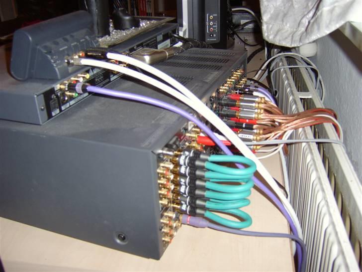 Hjemmebiograf Nad & Dali, 2008 - ja der er lidt ledninger at holde styr på *gammel billede, da de r var styr på sagerne* billede 3