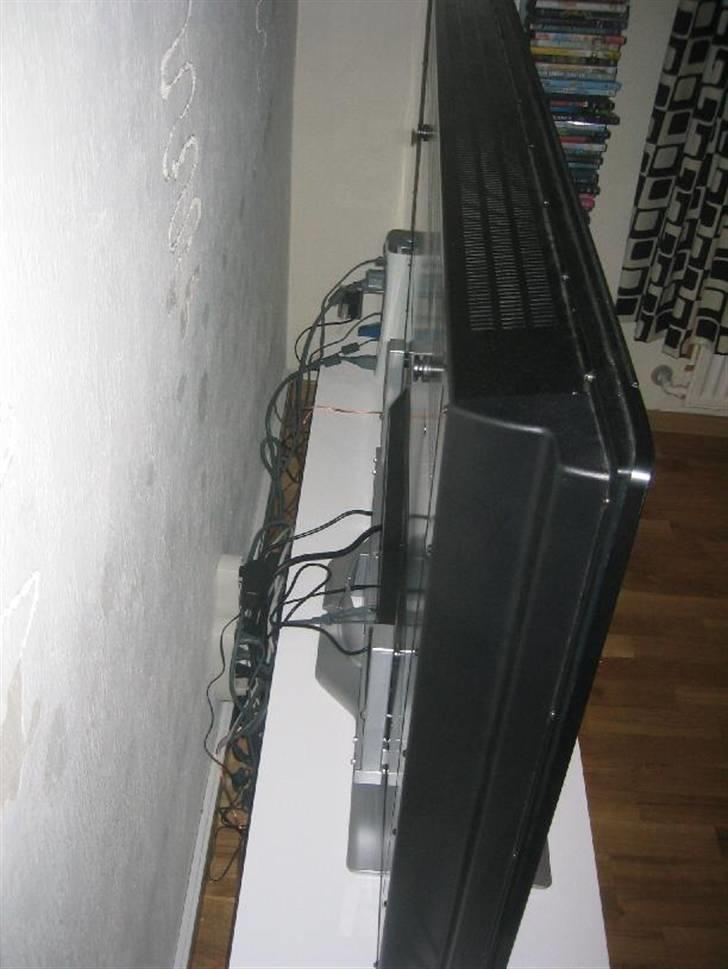 Musikanlæg 50", 360 og wii, gammelt - Tag jer ikke af min bagvæg :D ,, Lidt kabelrod :D men det kan ikke ses :D heldigvis.  billede 9