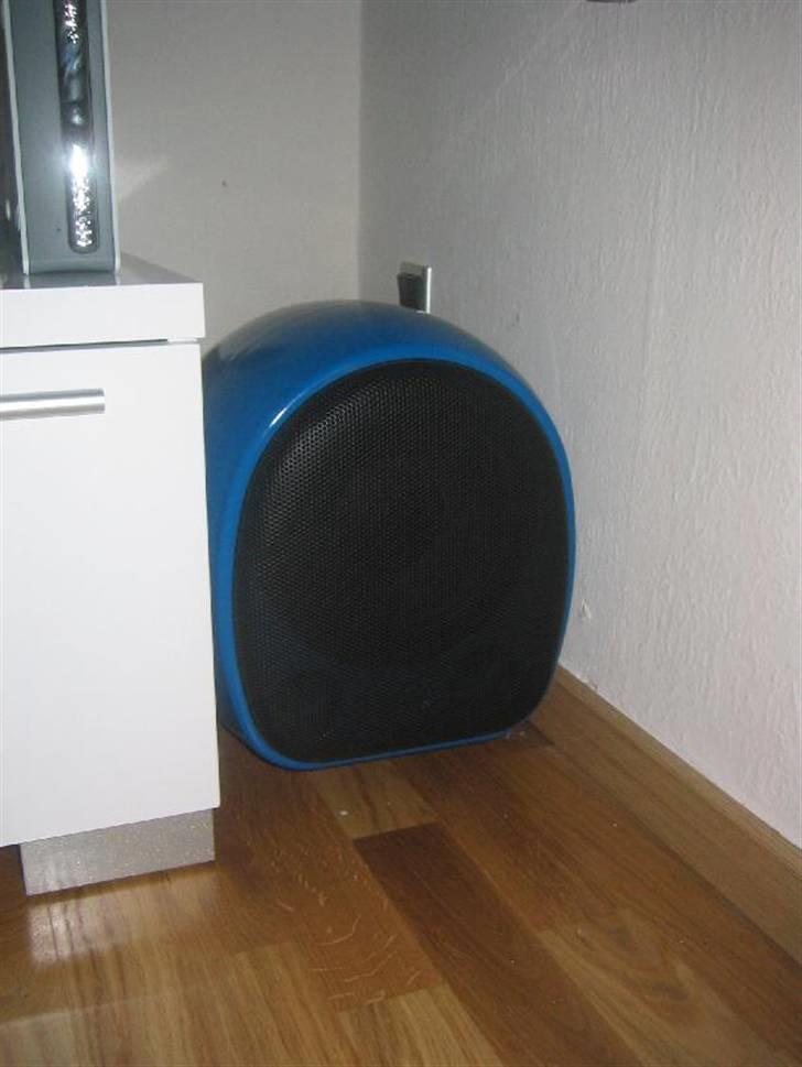Musikanlæg 50", 360 og wii, gammelt - min lille søde sub :D den spiller nu godt !  billede 12