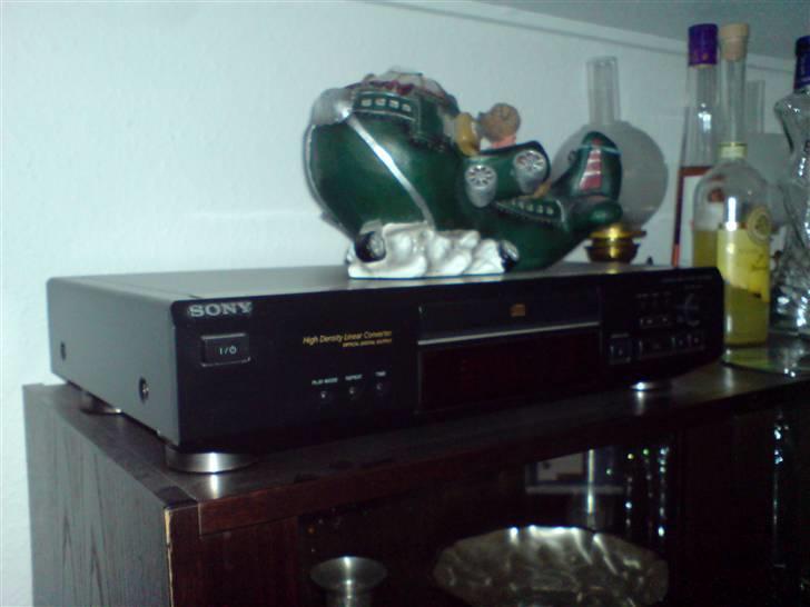 Hjemmebiograf Stueanlæg - Min gamle Sony cd-afspiller blev fundet frem igen, der er tydelig forskel når der afspilles cd lyd billede 2