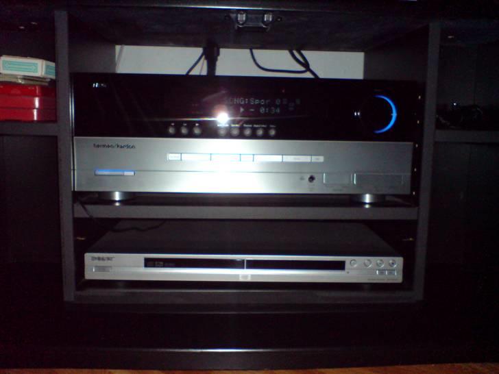 Hjemmebiograf Stueanlæg - H/K Avr 245 + Sony DVD-afspiller. Passer ok sammen billede 3