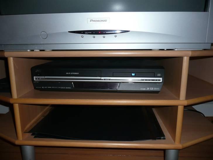 Musikanlæg Technics/Eltax/DIY  - JVC Kombi DVD/VHS. Den er da udemærket men den er jo ikke noget udover det sædvanlige billede 11