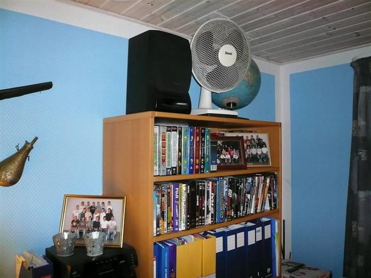 Hjemmebiograf 50" Plasma + Computer - 3 rækker DVDer nederst og 1½ række øverst billede 14