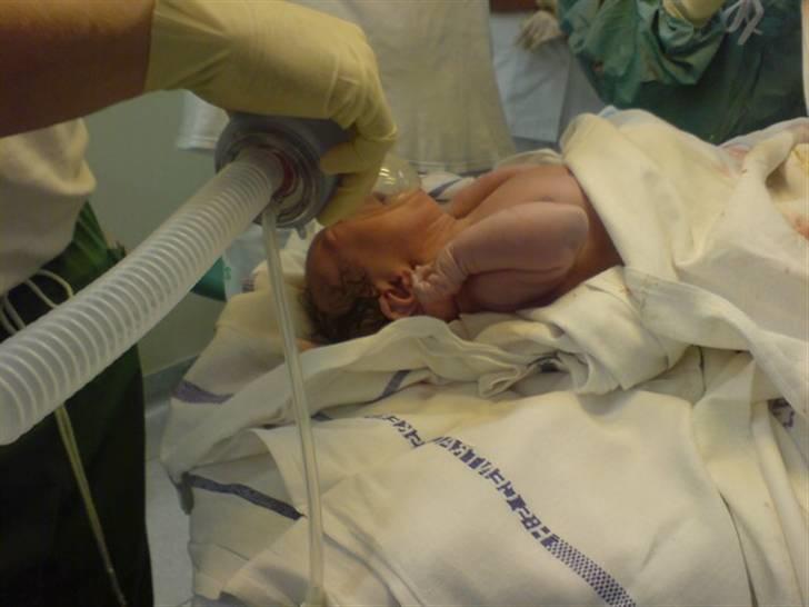 Prinsesse Sofie - Lige født kl 21.20 :-) 3426 g og 54 cm billede 2