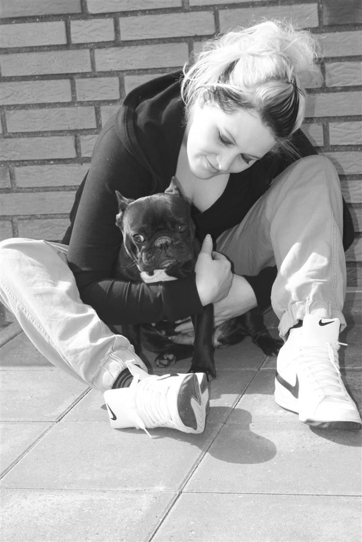 2 smukke damer :) billede 3