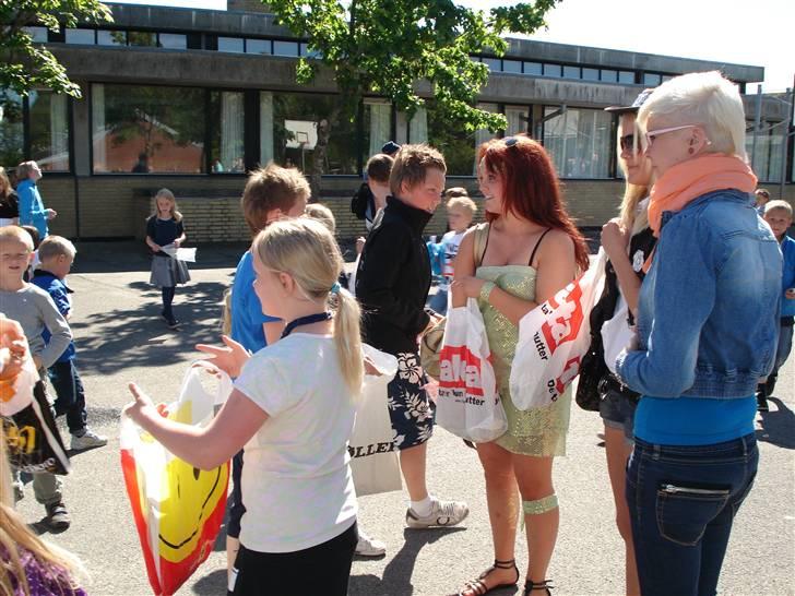 Sidste skoledag. - Karamelkastning :) billede 3