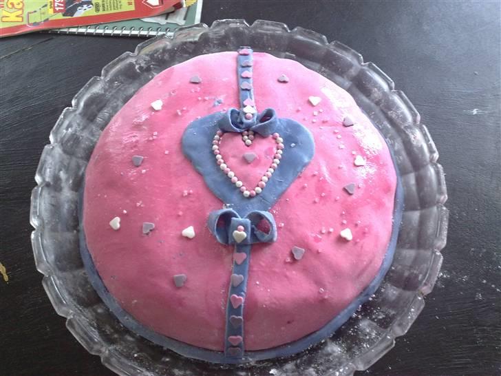 Kager - Første forsøg med fondant.. bare for sjov billede 9
