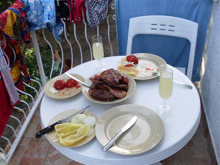 Ferie i Bosnien og kroatien - Grill i den ferielejlighed vi havde i kroatien, namme nam :) billede 10