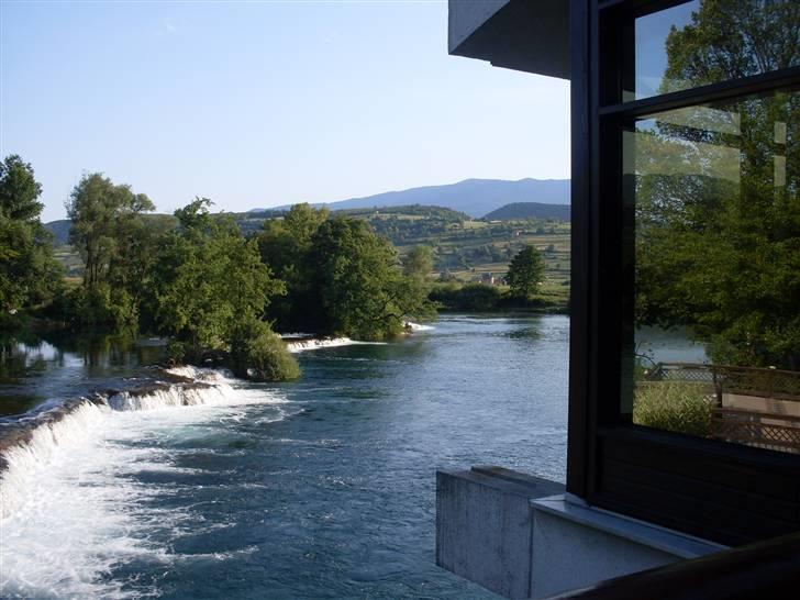 Ferie i Bosnien og kroatien - Udsigten da vi spiste på vores månedsdag i Bosnien billede 36