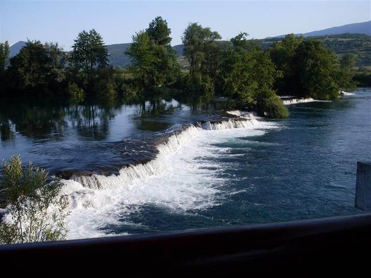 Ferie i Bosnien og kroatien - Udsigten da vi spiste på vores månedsdag i Bosnien billede 37
