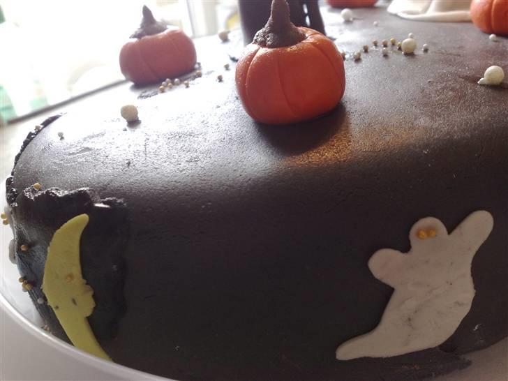 Kager - Siden.. der er blevet lappet en del da fondanten var blevet for tør og gik i stykker billede 27