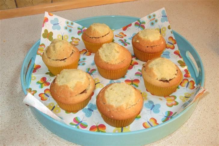 Fyldte Muffins med Skumfidus top - Kom toppen på og tryk lidt.
Stil lidt på køl e.lign til toppen sidder godt fast billede 5