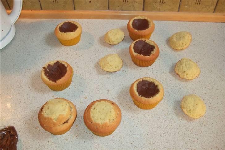 Fyldte Muffins med Skumfidus top - Kom det fyld du ønsker i. billede 4