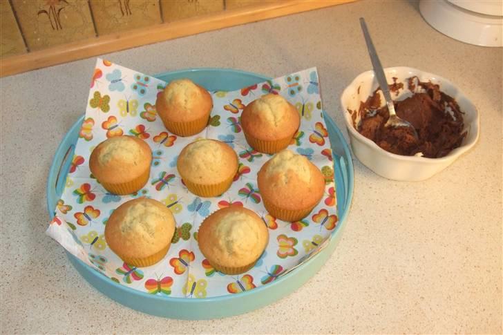 Fyldte Muffins med Skumfidus top - Bag nogle muffins billede 2