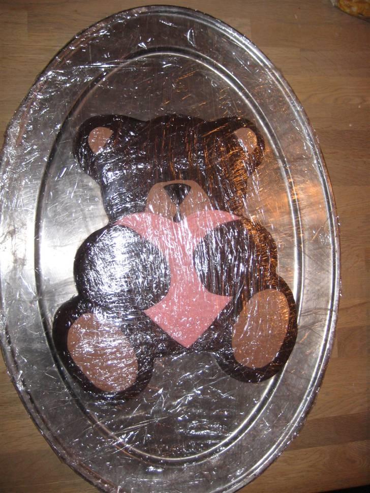 Bamsekage - Så er bamsekagen klar til at komme med min datter Emma i børnehave i morgen tidlig :O) billede 5