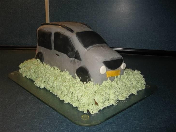 Kager - Sirupskage med vanilliesmørcream og pyntet med MMF billede 10