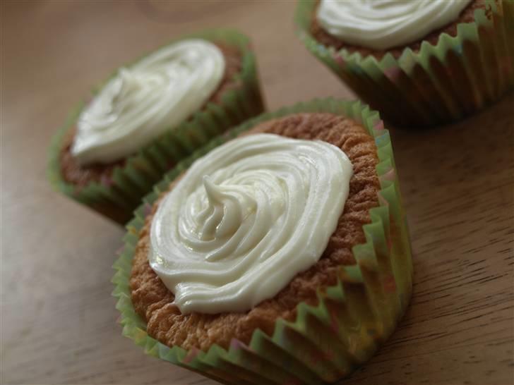 Kage og søde ting - Citronmåne ala lagkagehuset med lemoncurd creamcheese frosting billede 11