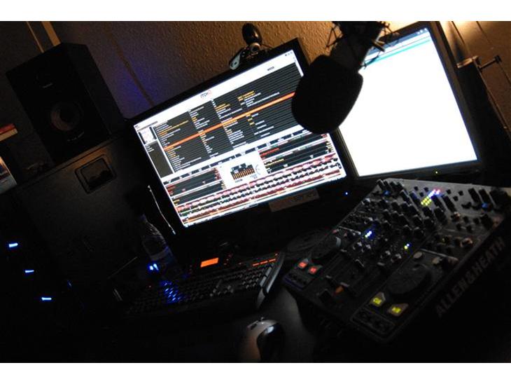 {{currentPhoto.altText}} billede {{currentPhoto.number}}